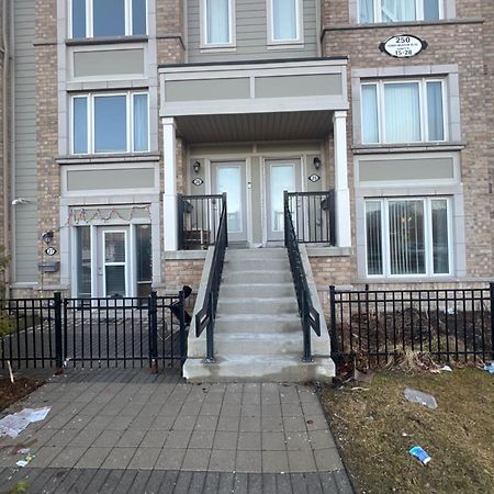 Private, Secure, Immaculate & Cozy Room Brampton Extérieur photo